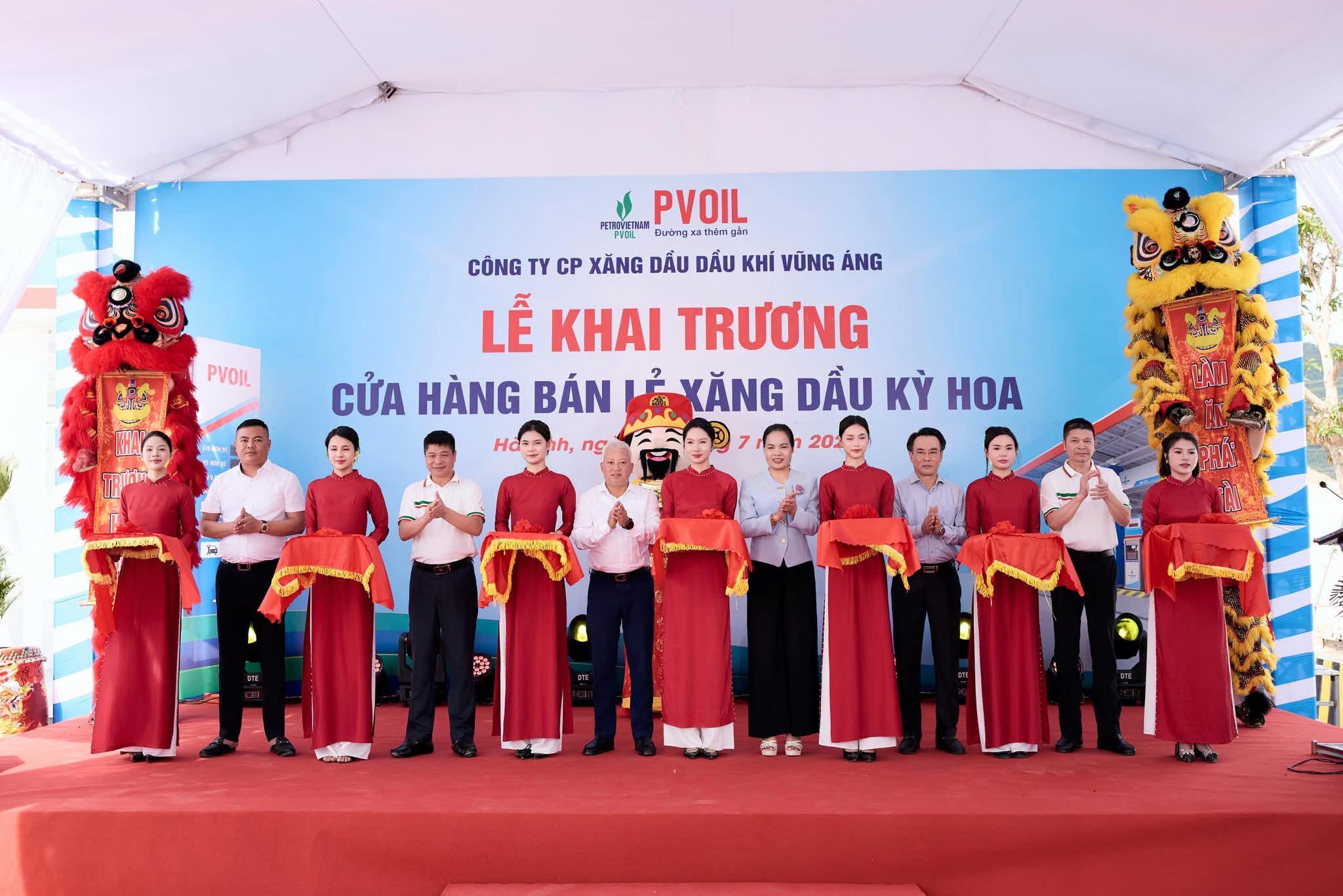 LÃNH ĐẠO XÃ KỲ HOA DỰ LỄ KHAI TRƯƠNG CỬA HÀNG XĂNG DẦU KỲ HOA CỦA PVOIL VŨNG ÁNG