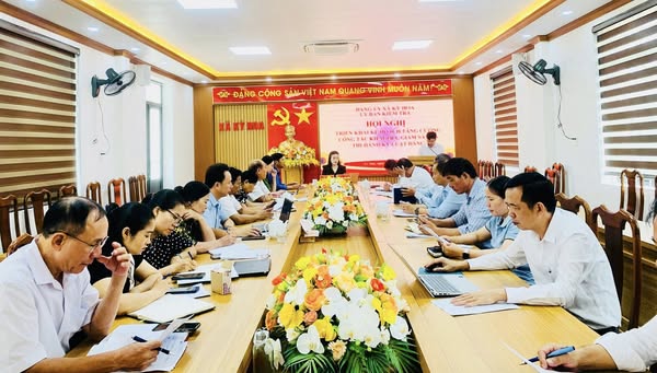 UBKT Đảng uỷ Xã Kỳ Hoa triển khai kế hoạch KTGS và hướng dẫn các Đảng uỷ, chi uỷ trực thuộc thực hiện nhiệm vụ kiểm tra giám sát, thi hành kỷ lung ật Đả