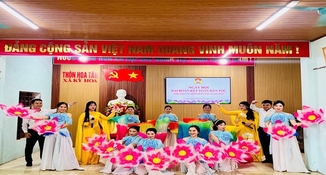 Thôn Hoa Tân, xã Kỳ Hoa vui Ngày hội Đại đoàn kết toàn dân tộc