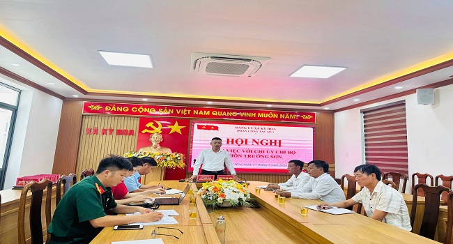 ĐOÀN CÔNG TÁC SỐ 1 THEO QUYẾT ĐỊNH 136-QĐ/ĐU CỦA BAN THƯỜNG VỤ ĐẢNG ỦY LÀM VIỆC VỚI CHI ỦY CHI BỘ THÔN TRƯỜNG SƠN