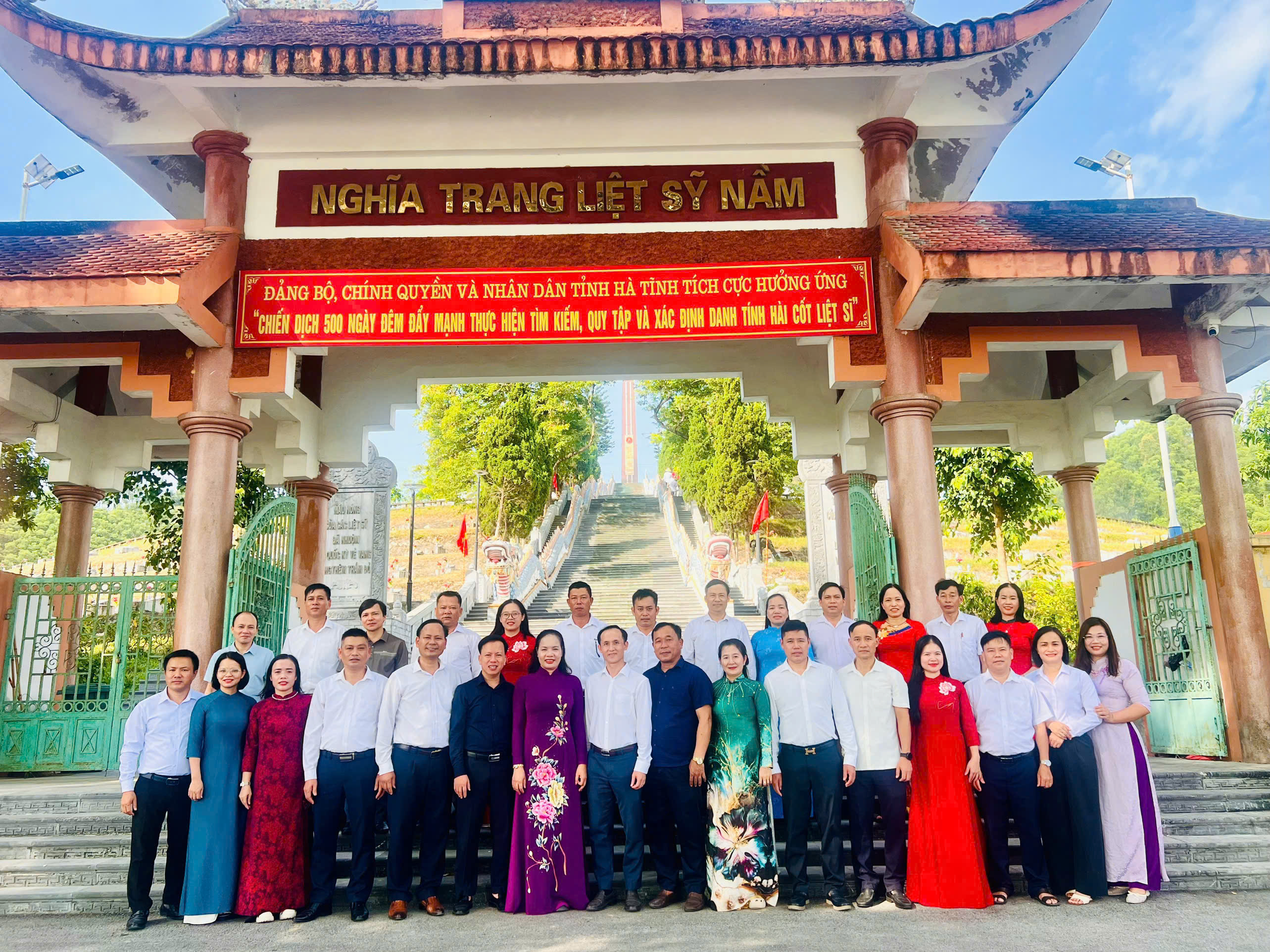 Xã Kỳ Hoa dâng hương tưởng niệm các anh hùng liệt sĩ tại các địa chỉ đỏ trên địa bàn tỉnh Hà Tĩnh