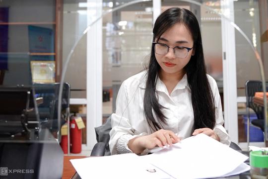 Bộ Chính trị yêu cầu từng bước trả lương, đãi ngộ theo vị trí việc làm, năng lực và kết quả công việc, khắc phục tình trạng coi trọng ngạch, bậc, thâm niên hơn hiệu quả.