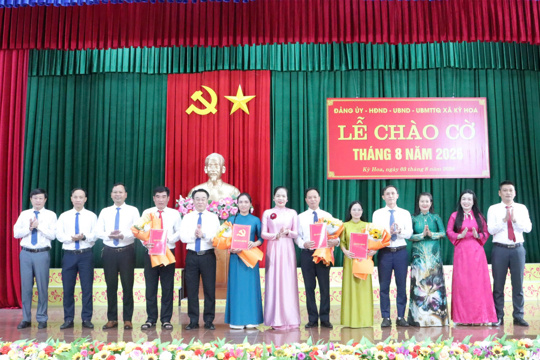 Đảng uỷ, UBND Xã Kỳ Hoa công bố các quyết định về công tác cán bộ  