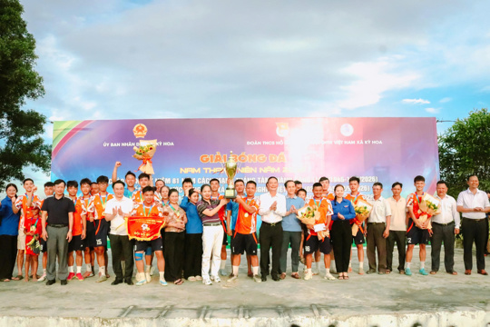 Thôn Hoa Trung vô địch Giải Bóng đá nam thanh niên xã Kỳ Hoa năm 2026