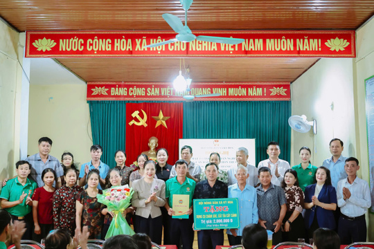 Hội Nông dân xã Kỳ Hoa ra mắt Tổ hội nghề nghiệp trồng đào cảnh thôn Trường Sơn