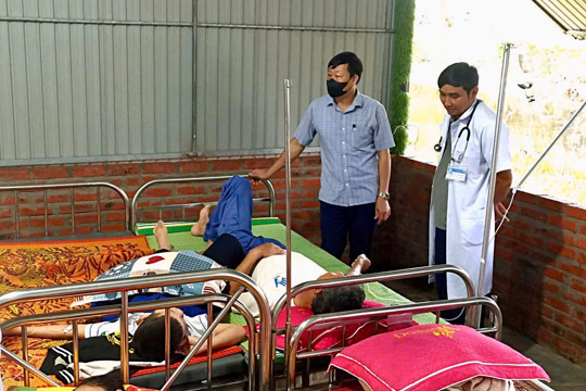 Lãnh đạo xã Kỳ Hoa kiểm tra công tác phòng, chống dịch bệnh tại Trạm Y tế xã