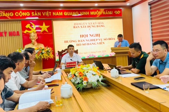 Xã Kỳ Hoa hướng dẫn nghiệp vụ số hóa hồ sơ Đảng viên