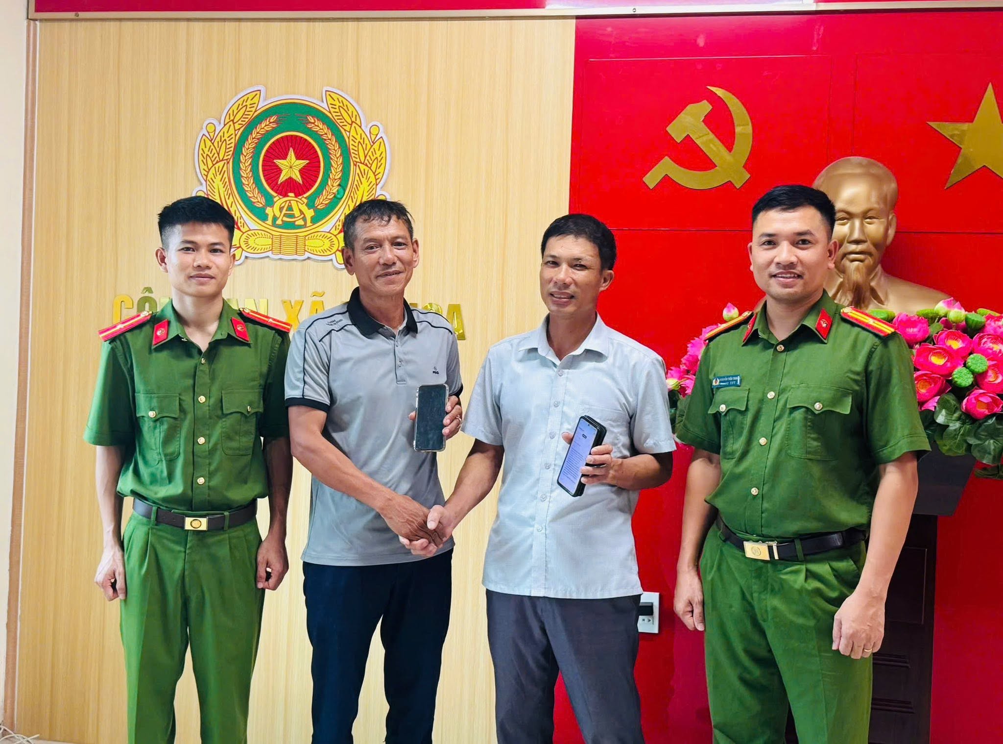 SÁNG ĐẸP NGHĨA CỬ TRUNG THỰC: NGƯỜI DÂN KỲ HOA TRẢ LẠI 10 TRIỆU ĐỒNG CHUYỂN NHẦM 