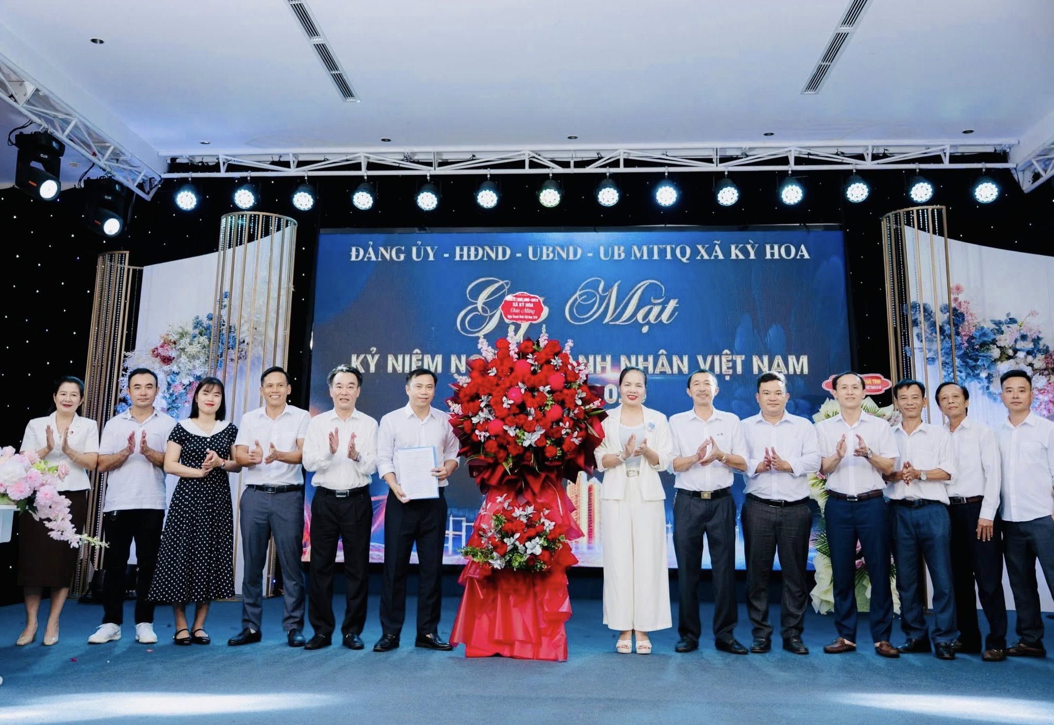 Xã Kỳ Hoa tổ chức Gặp mặt nhân kỷ niệm 21 năm ngày Doanh nhân Việt Nam (13/10/2004 - 13/10/2025) 