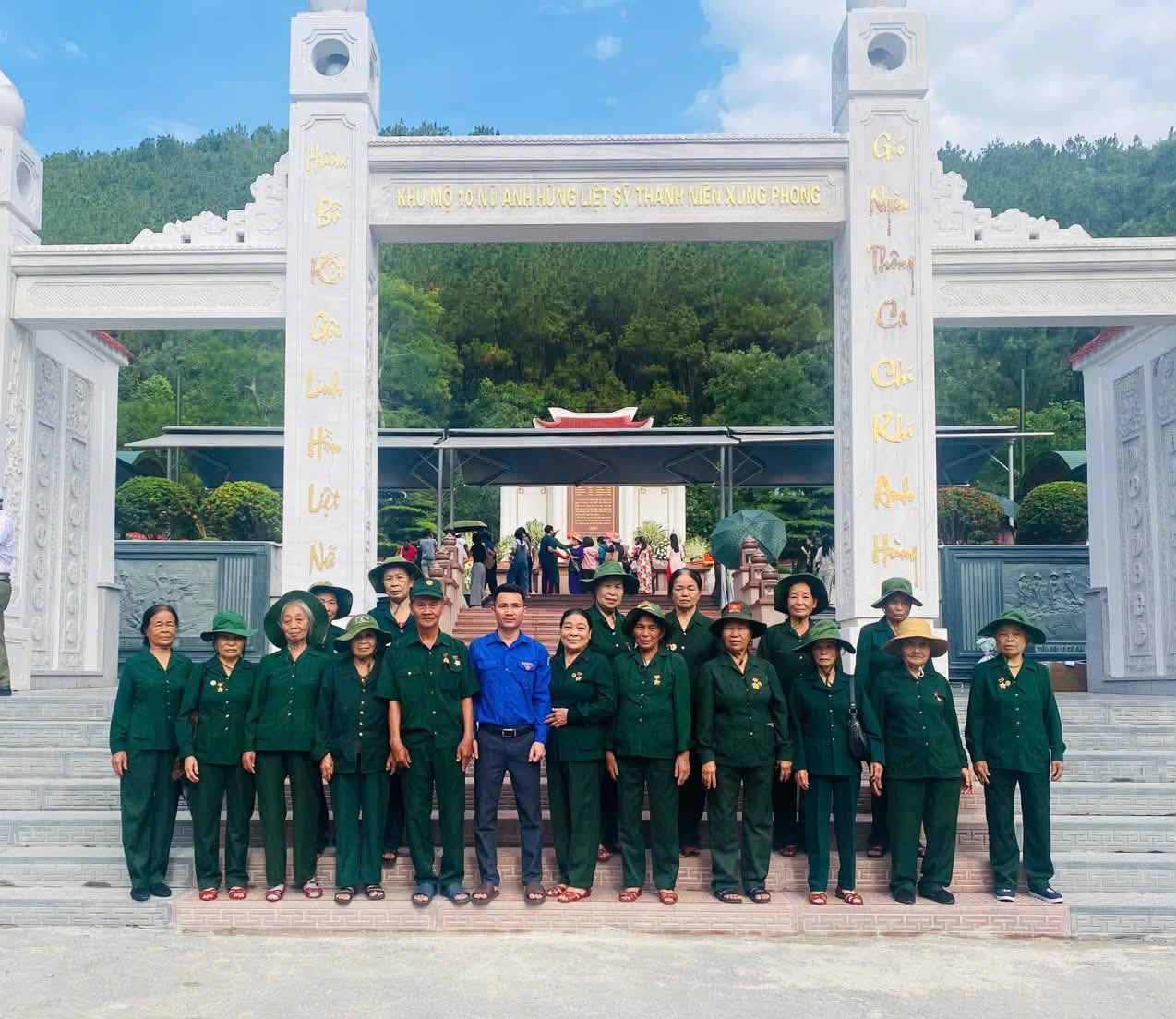 HỘI CỰU THANH NIÊN XUNG PHONG XÃ KỲ HOA TỔ CHỨC HOẠT ĐỘNG VỀ NGUỒN Ý NGHĨA